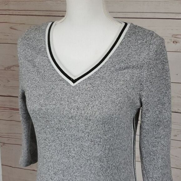 Ink + Ivy, Gray Striped V-Neck Sweater_NWT - Picture 5 of 6